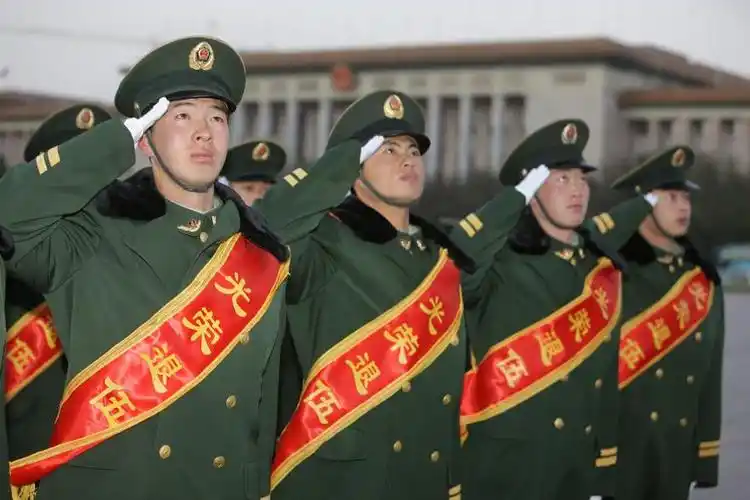 军礼包括举手礼,注目礼,持枪礼还包括一些稍微复杂一点的单个军人敬礼