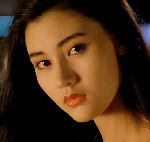 第二位:李嘉欣,有大美人之称,饰演过星爷《鹿鼎记》的阿珂,电影中时尚