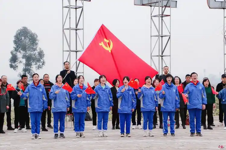 红歌寄深情 快闪贺百年——金山儿女为建党100周年献礼