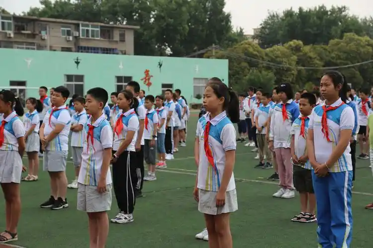 西飞一小开展六年级毕业生"感恩母校,放飞理想"主题活动