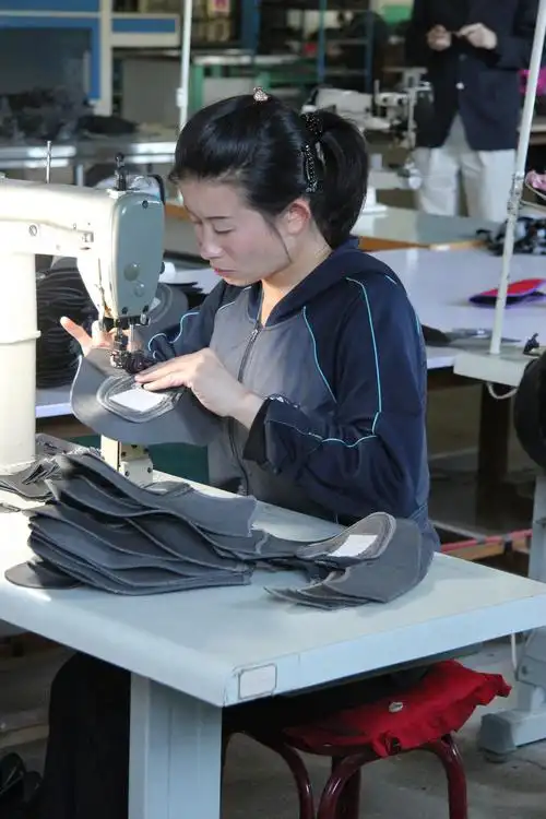 朝鲜视觉:实拍在国营工厂里上班的朝鲜女员工!