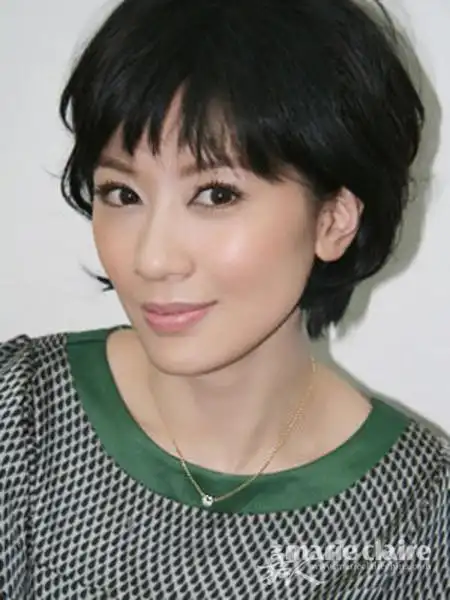 贾静雯摆脱了离婚与争女阴影的贾静雯以短发造型复出,似乎意识着从&