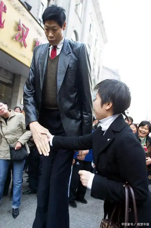 亚洲第一巨人张俊才:高达2.42米,结婚多年无子,现状如何?