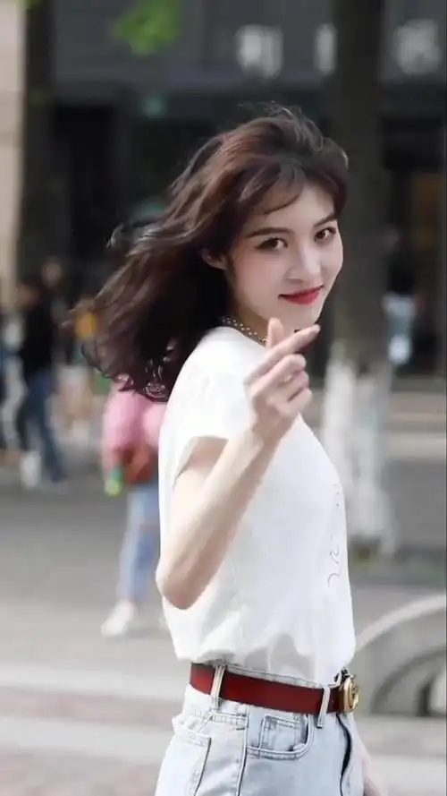 要是有漂亮小姐姐给你比心,你会怎么做