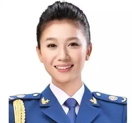 主持人 丁甜中国人民解放军空军政治部文工团主持人,19岁即获得全军