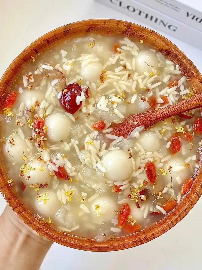 女孩子一定要学会煮这个桂花酒酿小圆子.