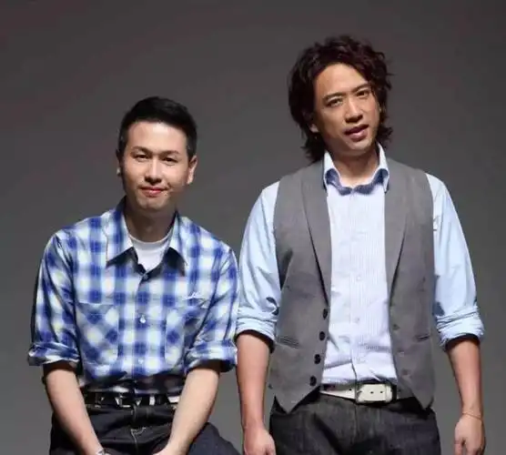 他承包了陈奕迅的半壁江山他是最会写歌的钢铁侠他是erickwok