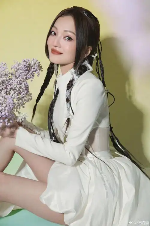 张韶涵演唱会造型