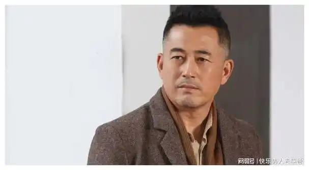 王志飞出轨张歆艺闪婚张定涵现在58岁的他仍然迷人