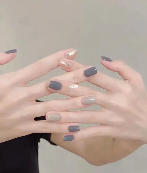 入秋新款跳色显白持久指甲油