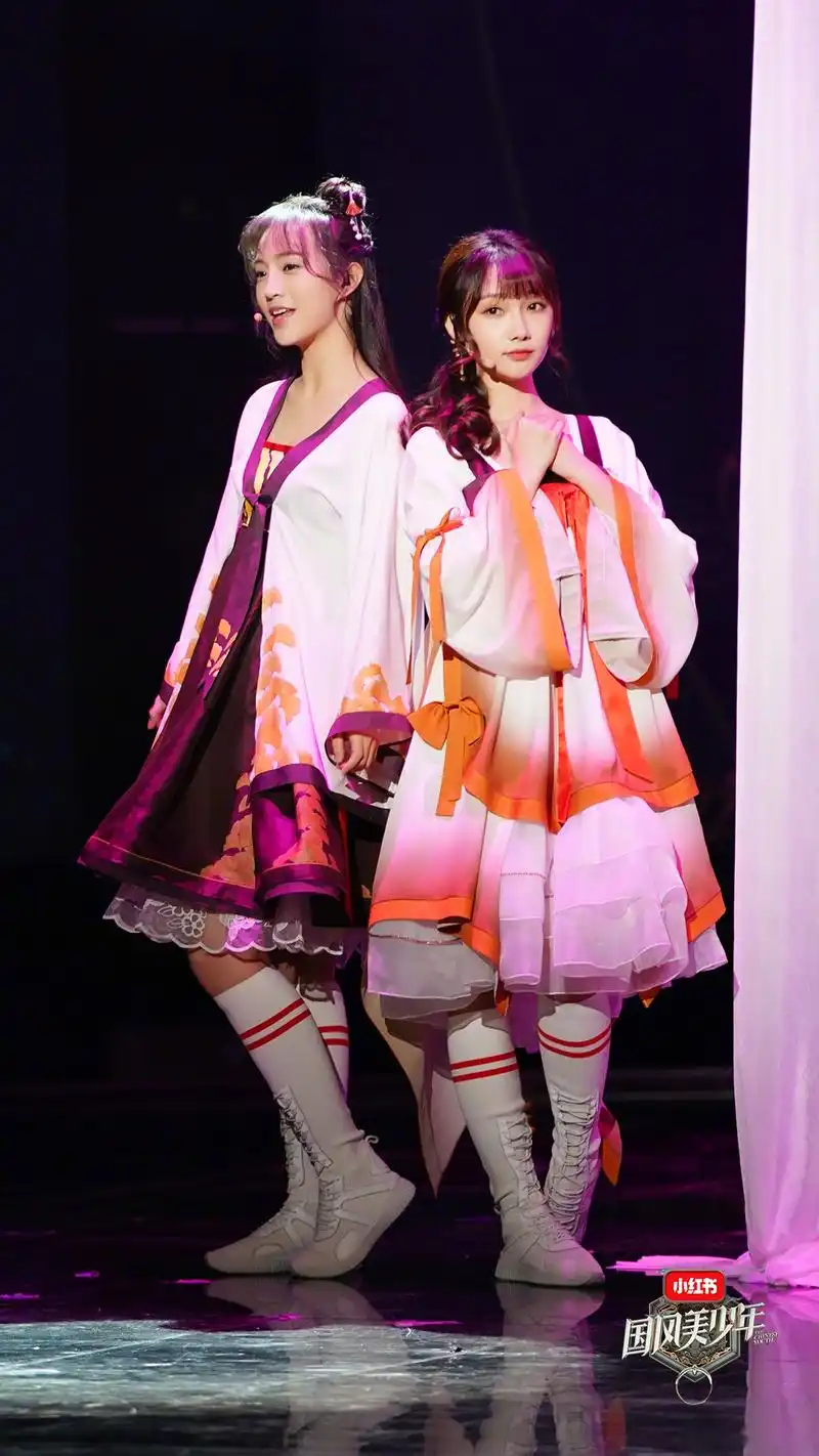 睫毛弯弯,舞步旋转, 甜蜜微笑,怦然心跳, 倒计时30分钟,邻家少女