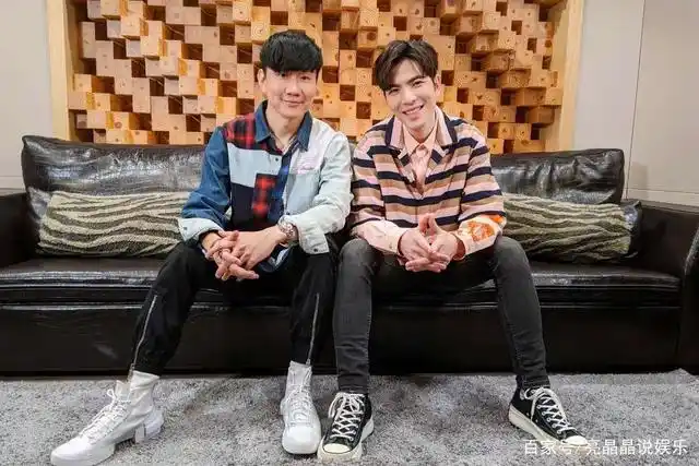 林俊杰萧敬腾《hello》mv首发,从歌手到榜上榜,带给人无限感动
