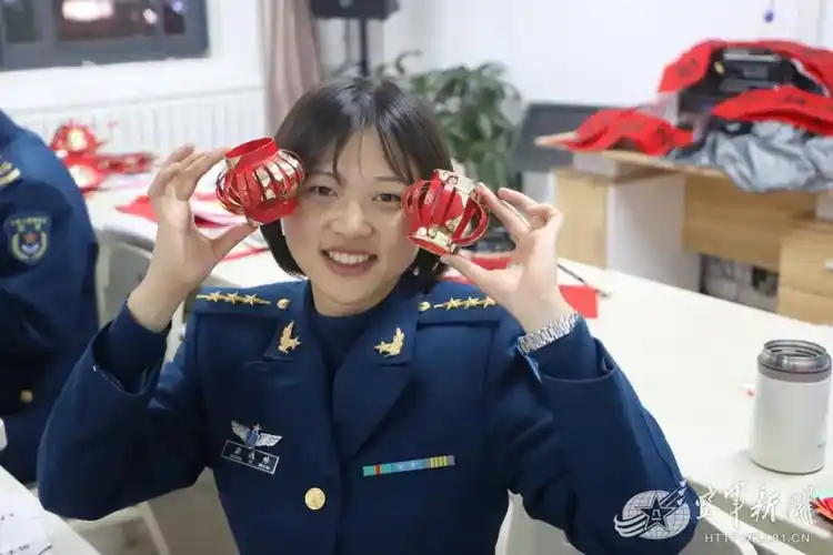 驻藏空军某基地话务女兵:可盐可甜,也很酷!