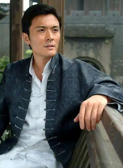 他爆红后抛弃高圆圆44岁疾病缠身沦为配角网友谢不娶之恩