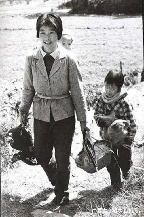 80年代真实老照片:图1真实回娘家场景,最后1张是成功人士的象征