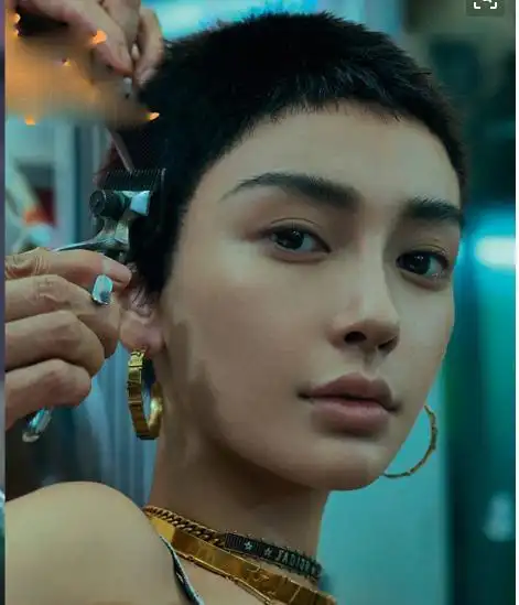 女星挑战寸头有人雌雄难辨有人霸气十足只有她真剃光了