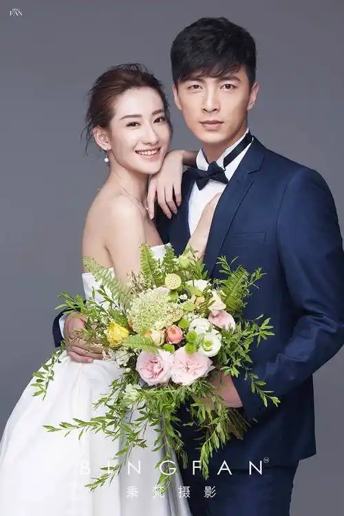 是有质感的婚纱照,也是大火的简约的ins风婚纱照自然场景,简单造型