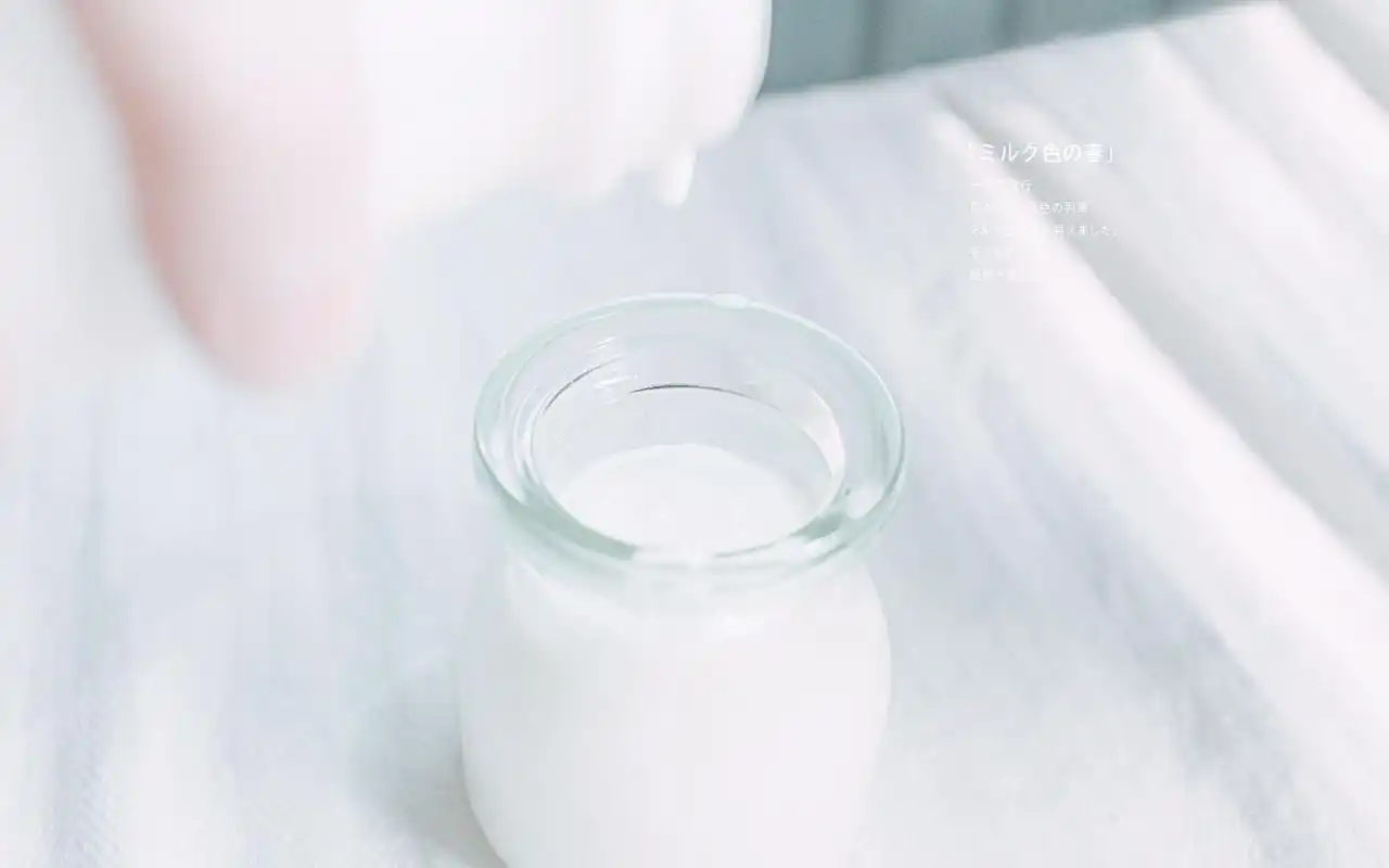 日系小清新静物摄影奶白色背景电脑桌面壁纸