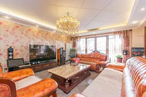 泛海国际中高层新出四居室,重新装修,含两个车位,视野好