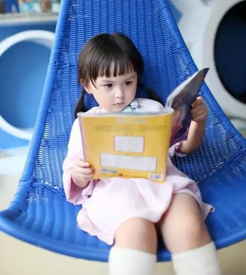 刘楚恬:从国民俏闺女到幸福小红人她是演艺圈的"神童",被誉为国民俏