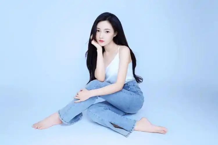 张家界歌手王小小捐赠物资助力家乡抗疫