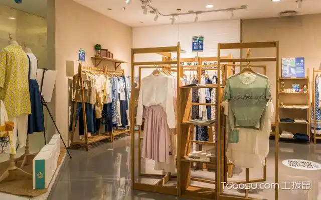 小型服装店装修效果图女装,彰显店铺独特之处-土拨鼠装修经验