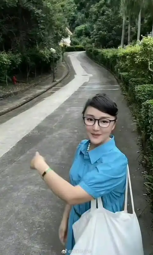 小蓝姐姐原来长大后这么痛苦