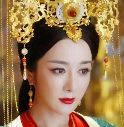 曾被誉为"最美虞姬",出道20年红过一线女星如今混的不如网红_李依晓