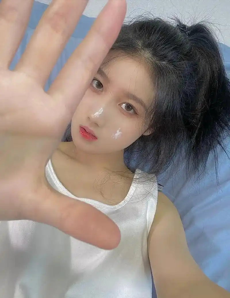 不潘:暖萌水嫩居家私房写真,诱人心弦