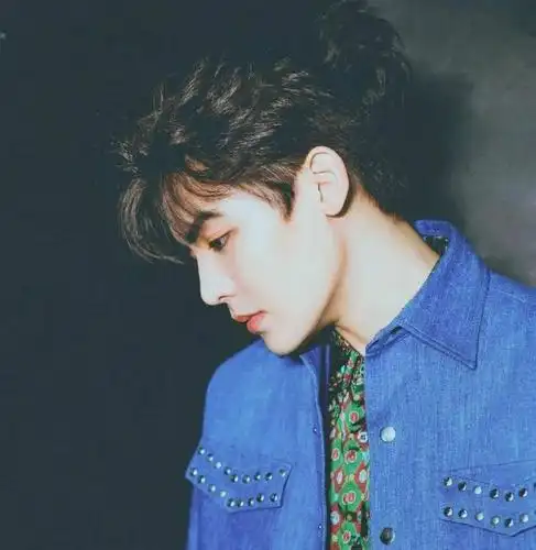 【微信头像】侯明昊