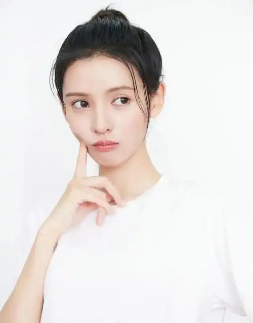 张予曦高清惊艳写真,娇俏动人!__财经头条