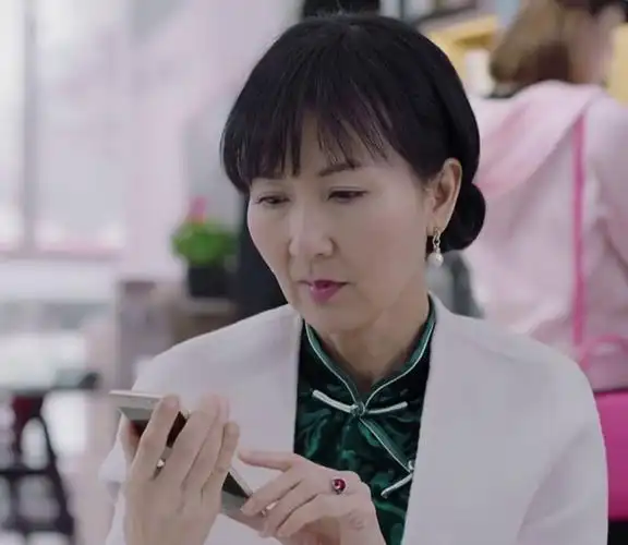 陈美琪:当年的最美小青如今只能演这种老态的角色