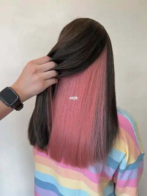 黑色搭配樱花粉简直人间绝配超级少女感的樱花粉挂耳可甜可酷的时尚