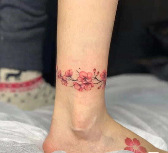 最流行的脚踝纹身女最新脚踝纹身图案精选4