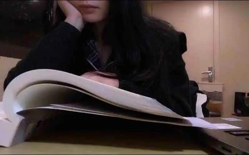 【一只青雀】vlog003|在普通的夜晚看书然后ta饿了|一个无聊的vlog|太