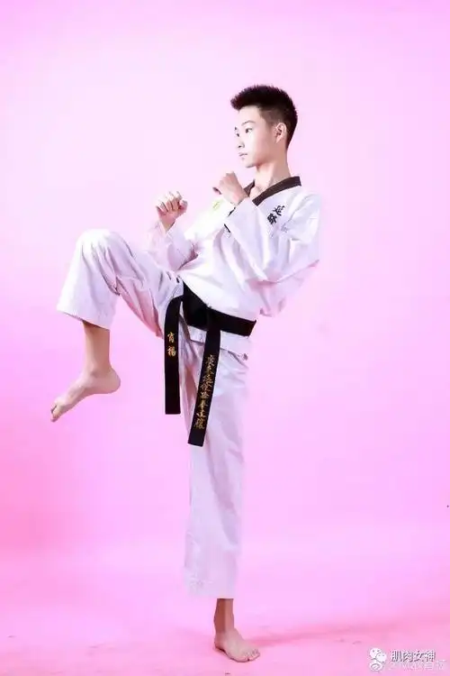 这肌肉线条,大家感受一下!|跆拳道|健身|足球|减肥|健美_网易订阅