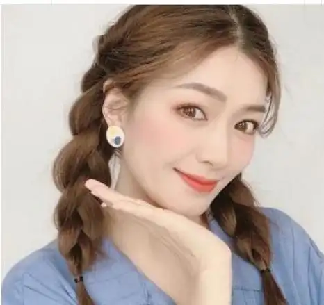 耳侧两边麻花编发发型图片