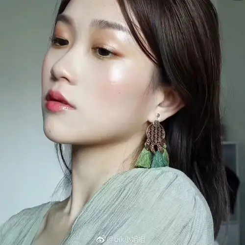 12款超好用高光大盘点,第四款简直堪比瘦脸针!