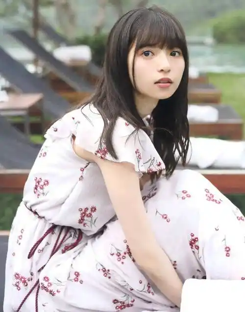 总的来说,斋藤飞鸟的长相非常清新可爱,甜美迷人,配合着她优雅的气质