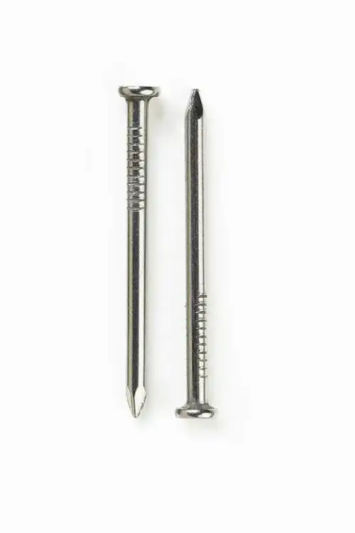 无人,竖图,俯视,室内,特写,白天,白色背景,静物,金属制品,金属,钉子