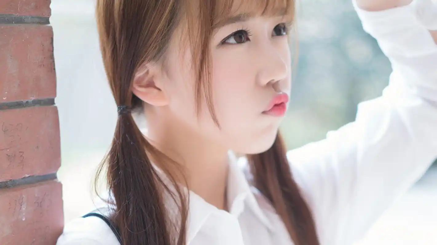 90后清新甜美美女写真桌面壁纸,温柔甜美的小仙女,朦胧美感脱颖而出