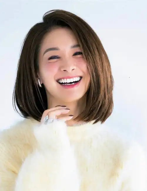 日本中年女发型短发