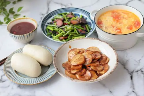 家常晚餐两菜一汤,简单不失营养,快手而又美味,女儿吃嗨了