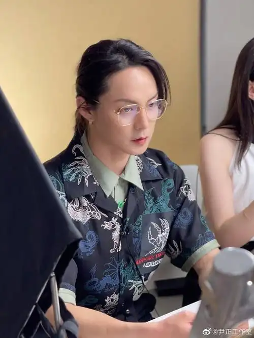 尹正近况曝光瘦了好多努力瘦身再度重塑自我