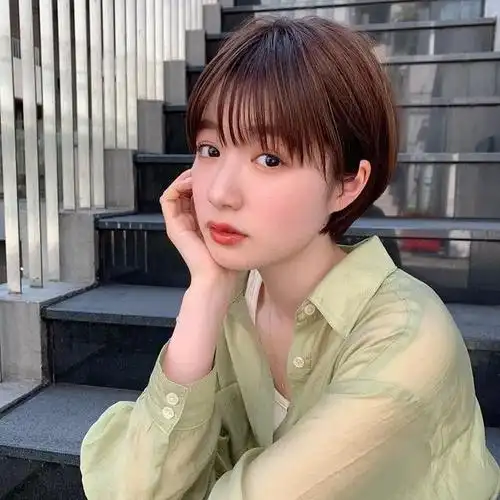 第一次见到剪超短发的女生能这么温柔可爱耶