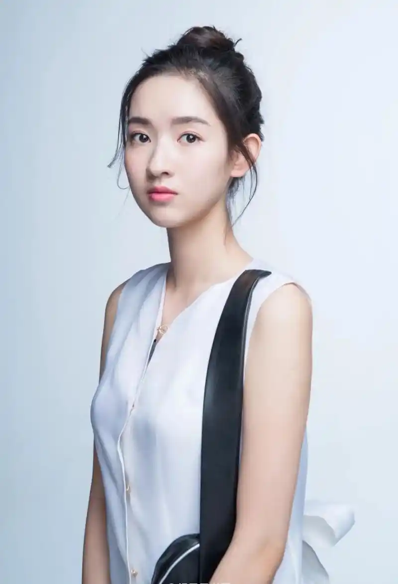 王玉雯,1997年5月28日出生于湖北省武汉市,中国内地女演员,毕业于北京