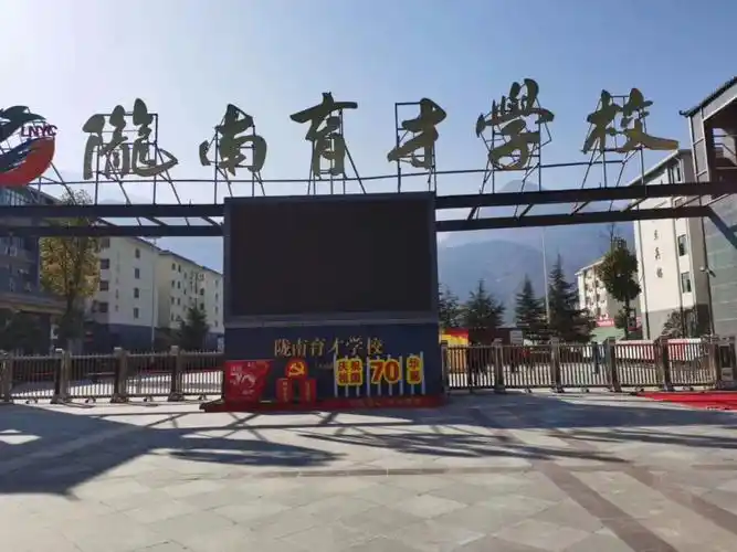 疫情固然严峻,陪伴从未缺席!——高一六班线上教学纪实》