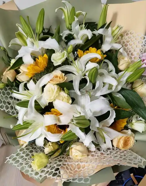 办公室漂亮小姐姐收到的花