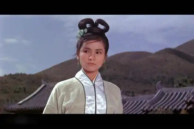 73岁郑佩佩年轻时长这样,颜值不输林青霞,网友:最美武打皇后