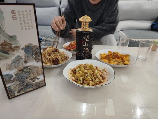 人到中年,为什么会越来越喜欢喝酒,中年酒友说出真相,太真实了